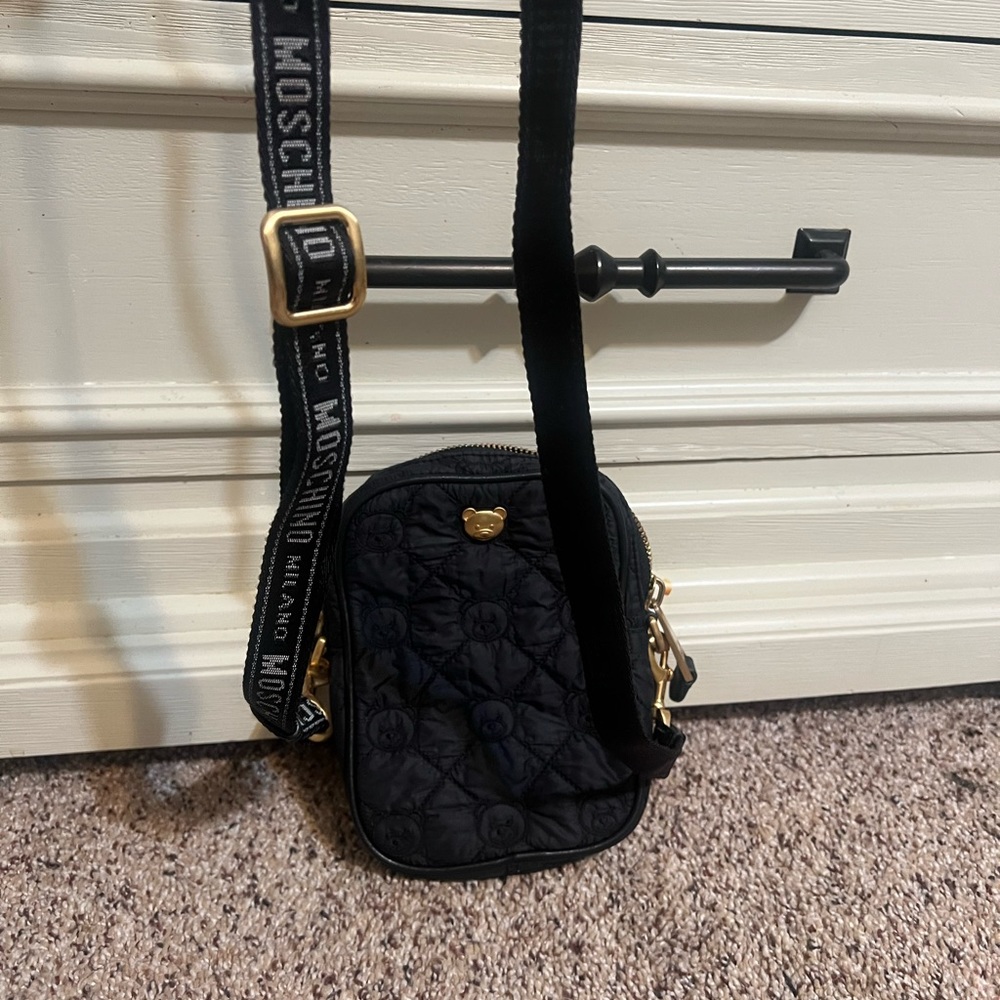 MOSCHINO MILANO CROSS BAG LIKE NEW USE IT TWICE Or three times price was $650